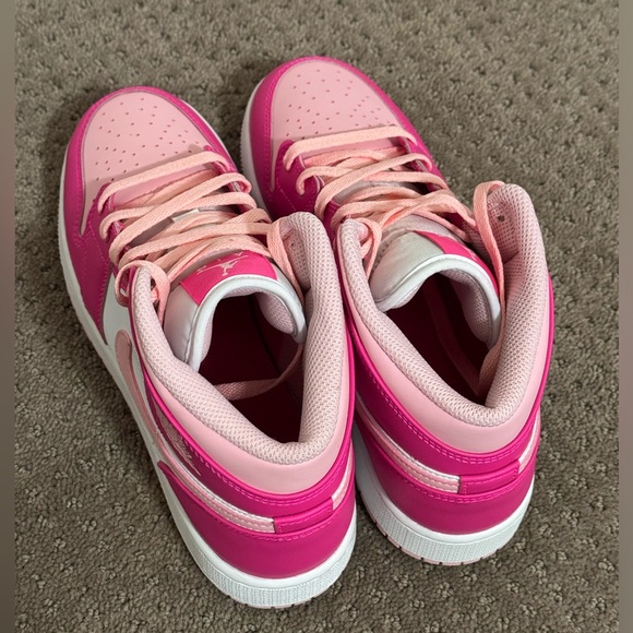 Nike Air Jordan 1 Mid GS Fierce Pink - size 6.5Y - Picture 5 of 6